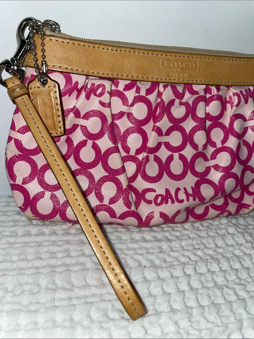 COACH PINK SIGNATURE WRISTLET FTL-07-040